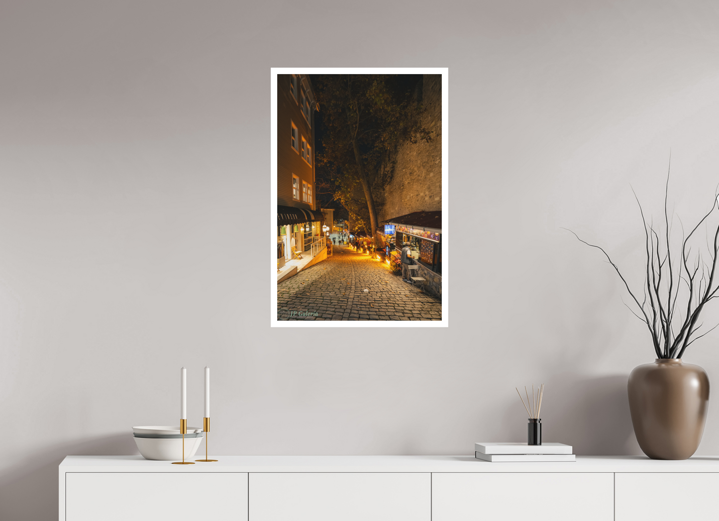 20 x 30″, Matte Photo Print On Fuji Crystal DP II Un Callejón Romántico en Estambul