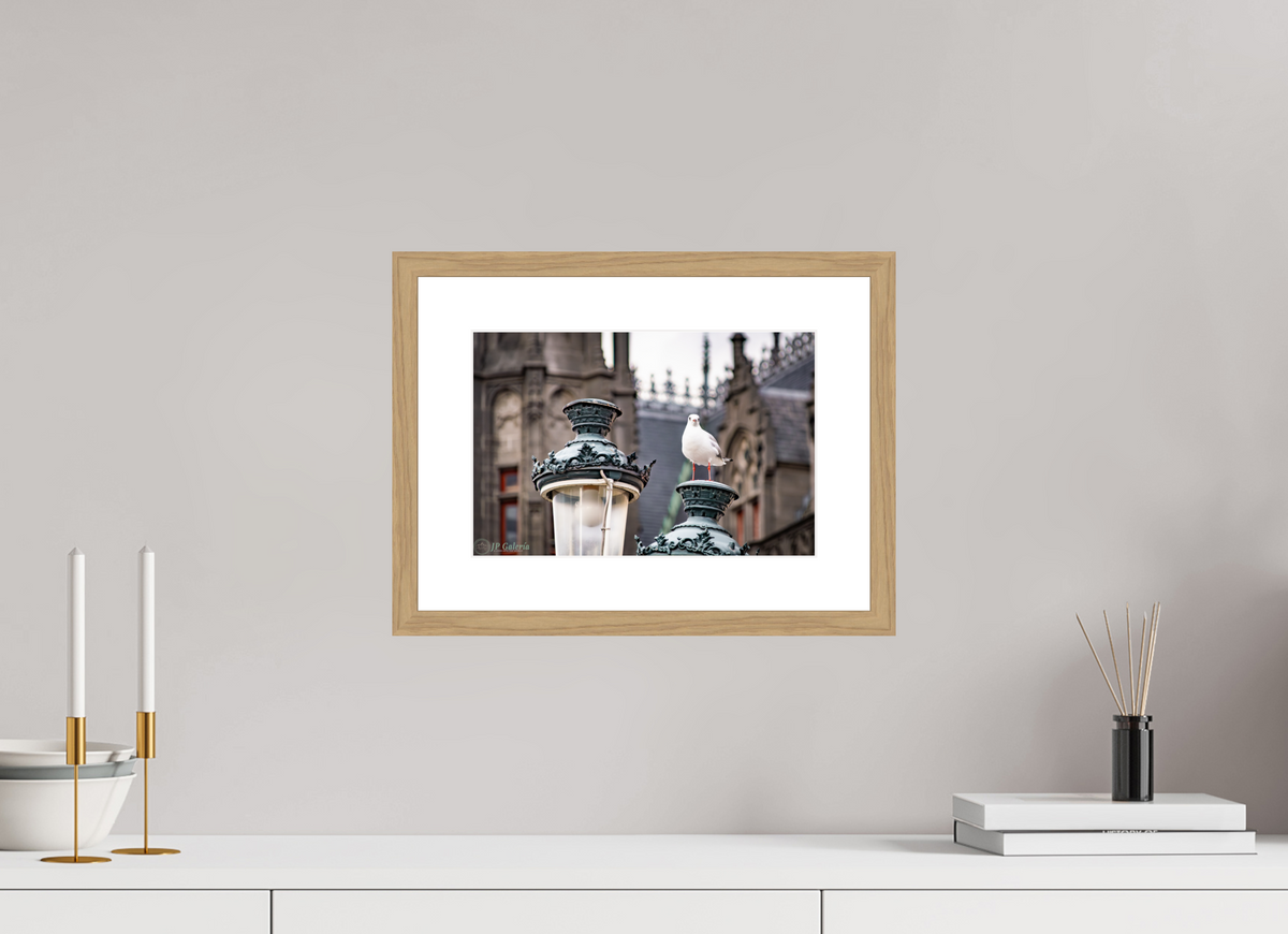 12 x 8″, Natual Oak Frame Print On Fuji Crystal El Guardián en la Farola