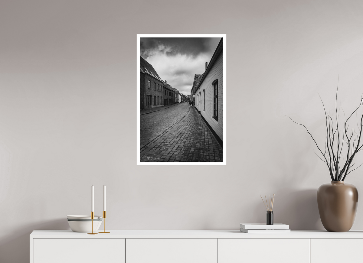 20 x 30″, Matte Photo Print On Fuji Crystal DP II Adentrándose en Oostmeers: Brujas