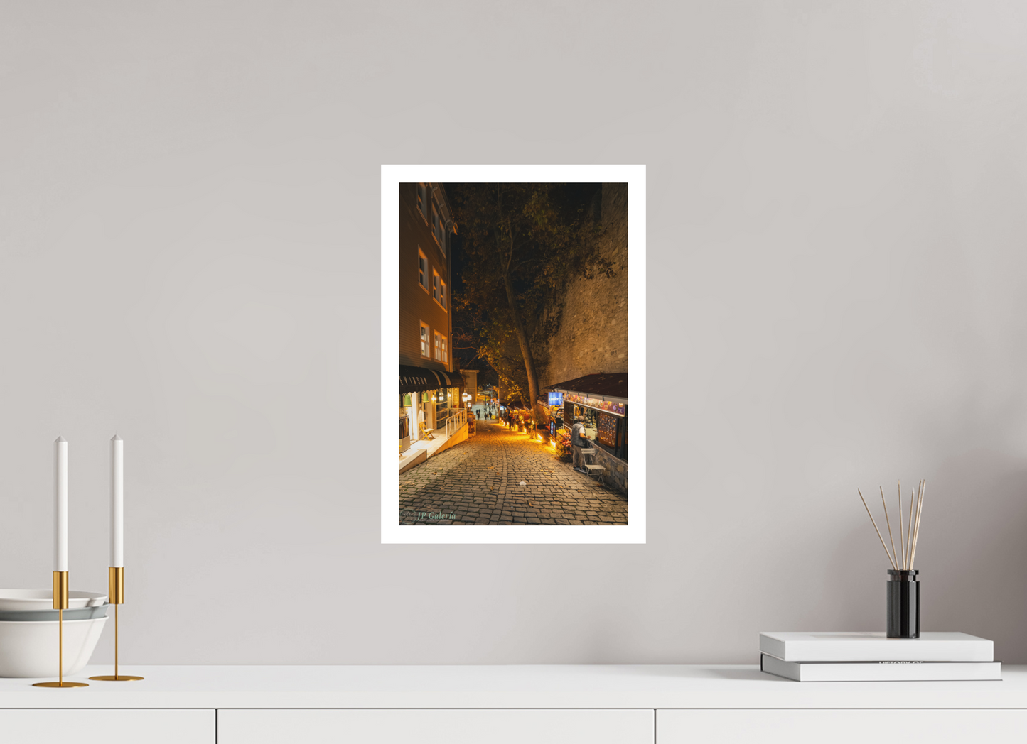 10 x 15″, Matte Hahnemühle Photo Rag Ultra Smooth Un Callejón Romántico en Estambul