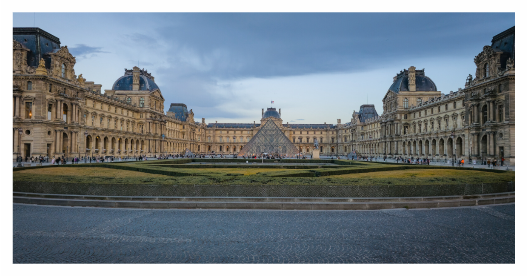 Main image Simetría Atemporal Museo del Louvre