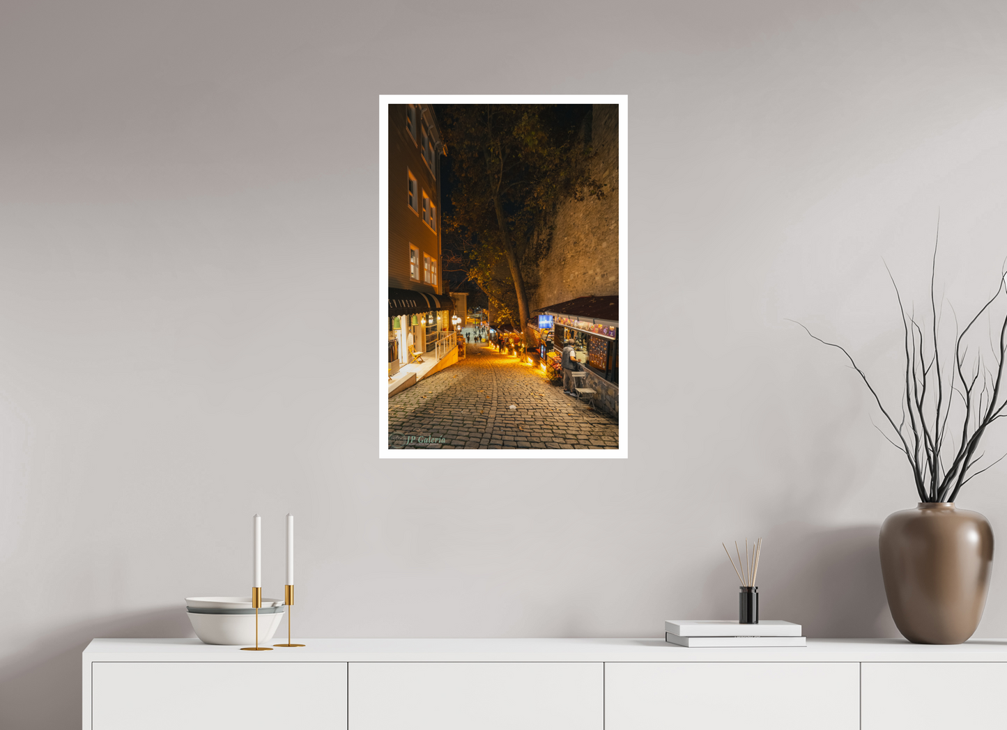 20 x 30″, Gloss Photo Print On Fuji Crystal DP II Un Callejón Romántico en Estambul