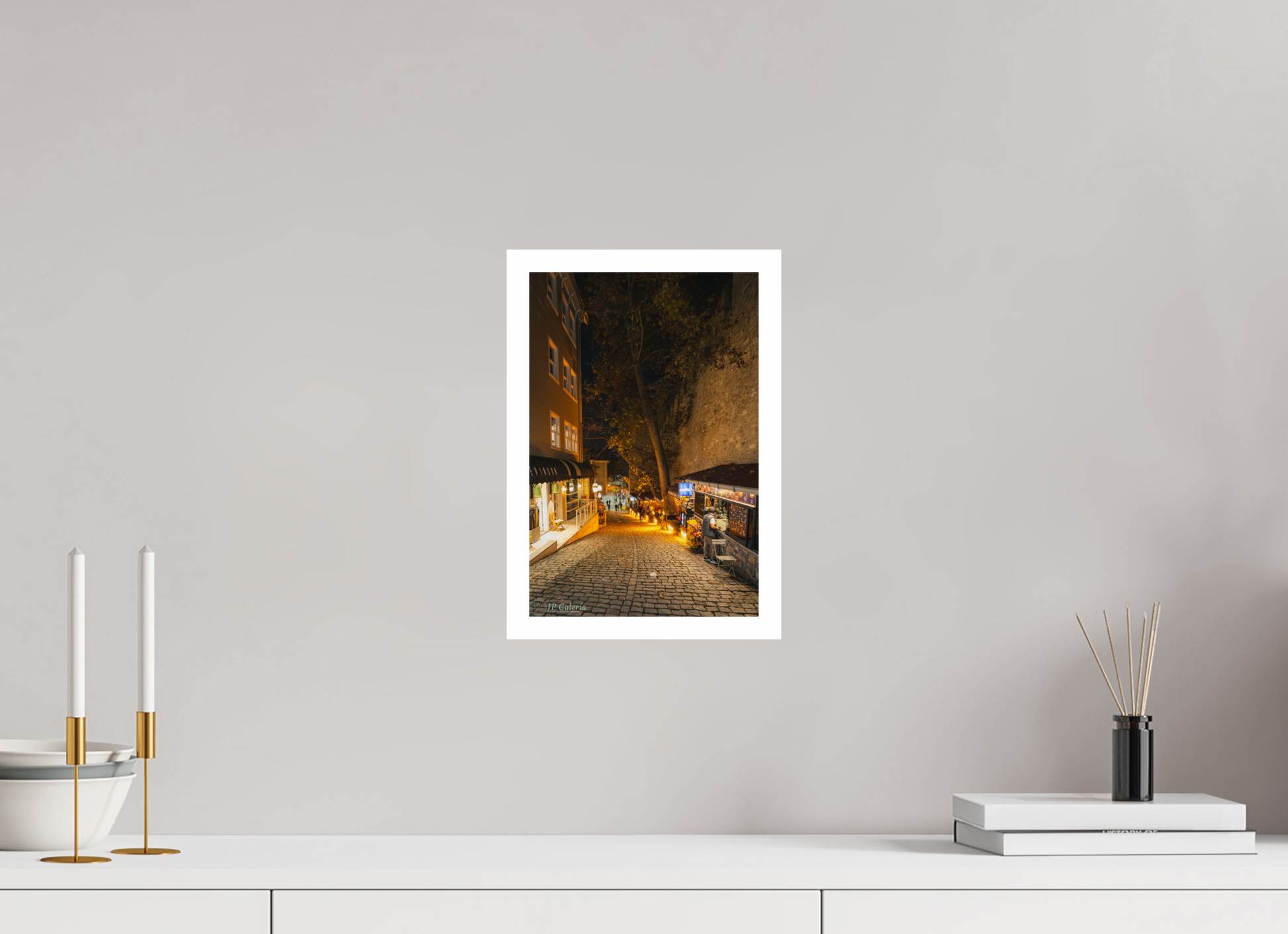 8 x 12″, Gloss Hahnemühle Photo Silk Baryta X Un Callejón Romántico en Estambul